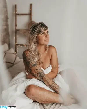  nude photo #0003