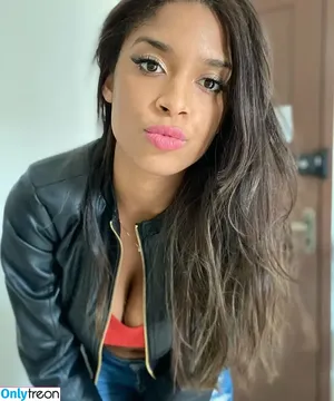 Kimberly Solomon / kmsola nude photo #0002