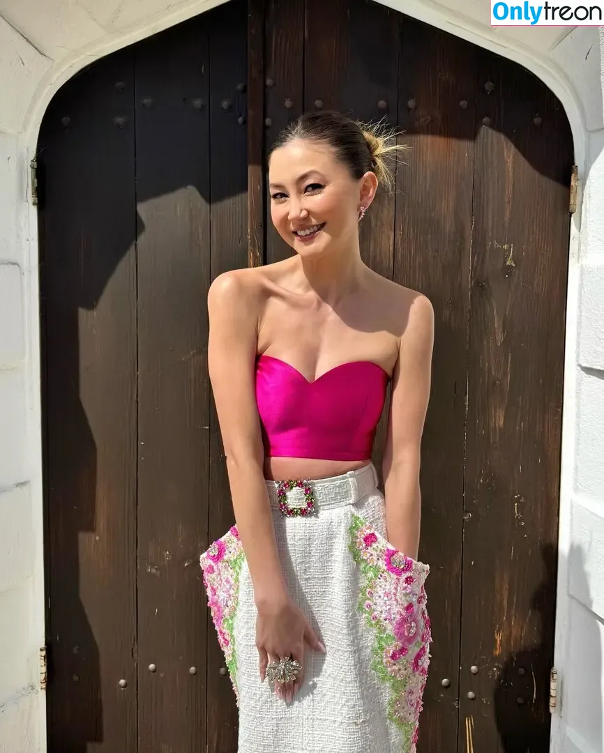 Kimiko Glenn nude photo #0145 (kimikoglenn)