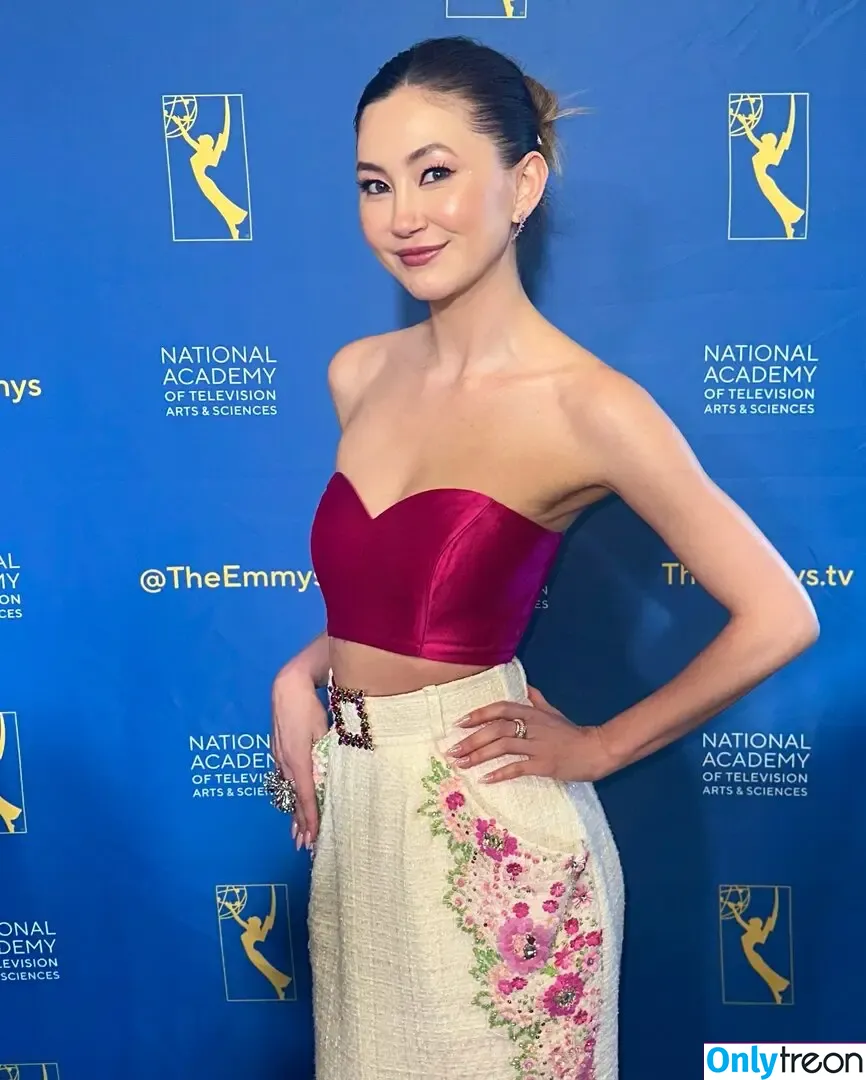 Kimiko Glenn nude photo #0149 (kimikoglenn)