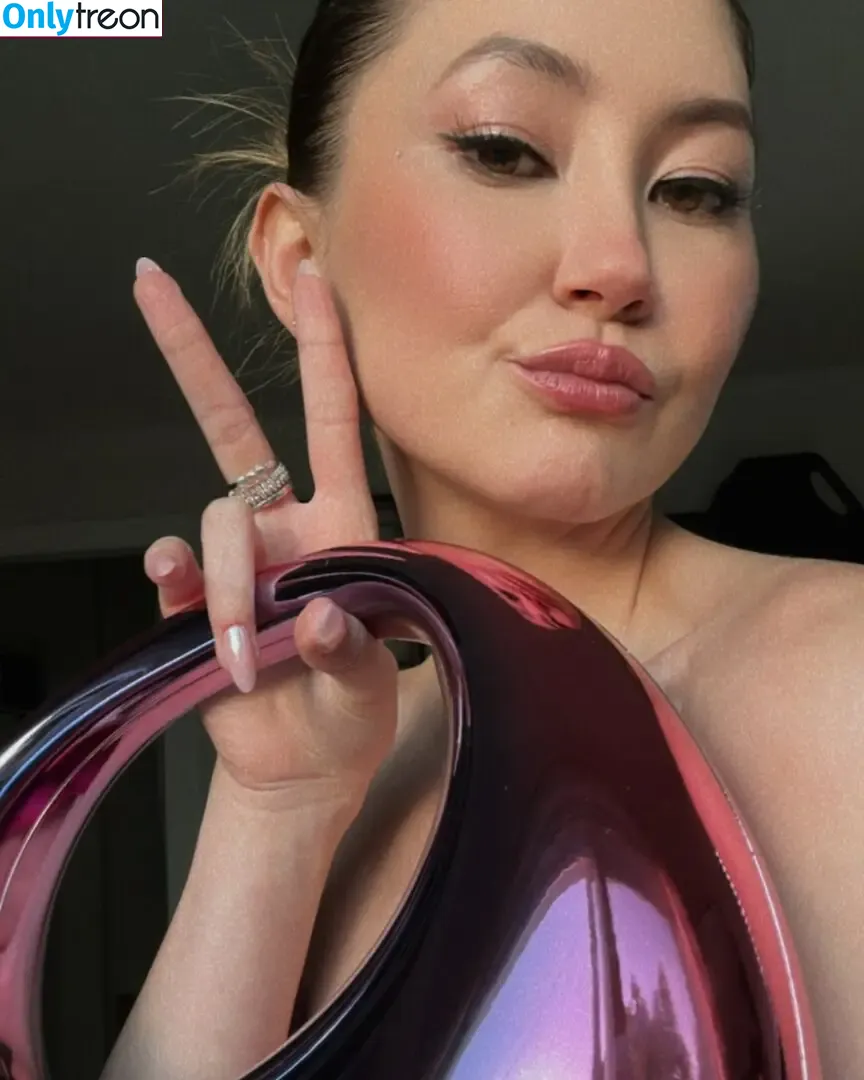 Kimiko Glenn nude photo #0152 (kimikoglenn)