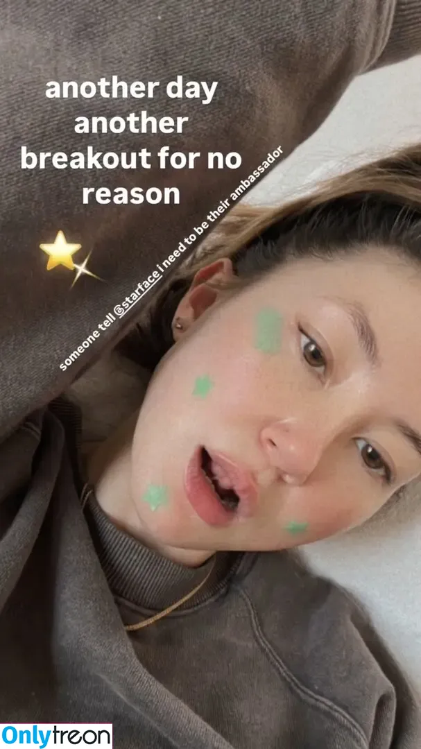 Kimiko Glenn nude photo #0161 (kimikoglenn)