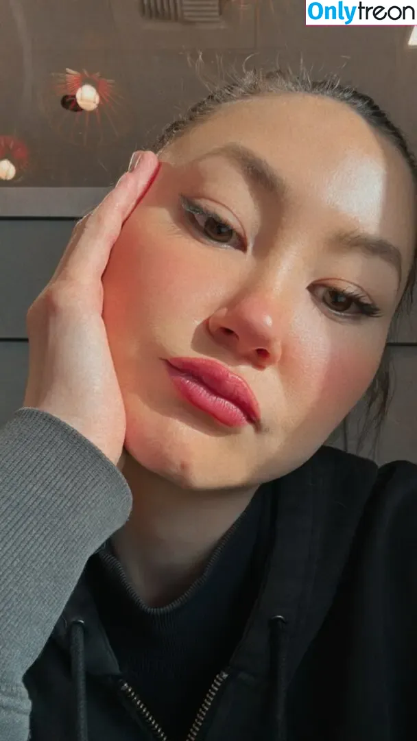 Kimiko Glenn nude photo #0164 (kimikoglenn)
