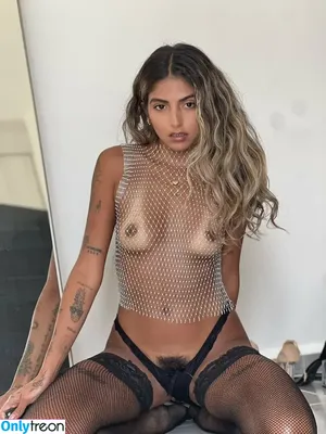 Kimrampersad nude photo #0028