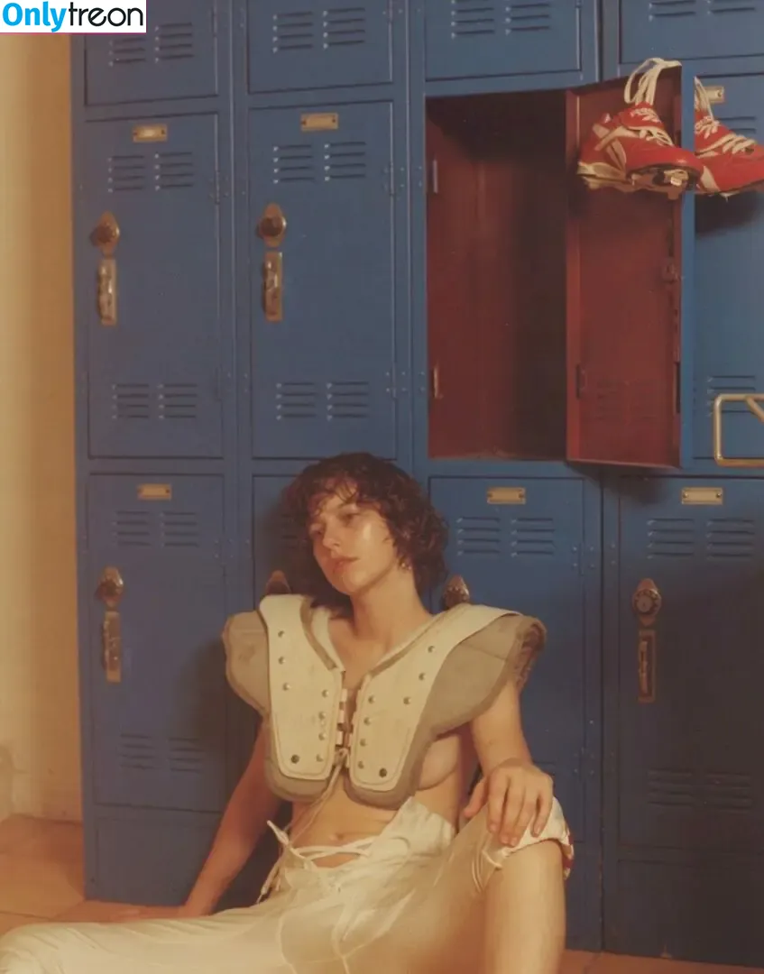King Princess nude photo #0003 (KingPrincess69)