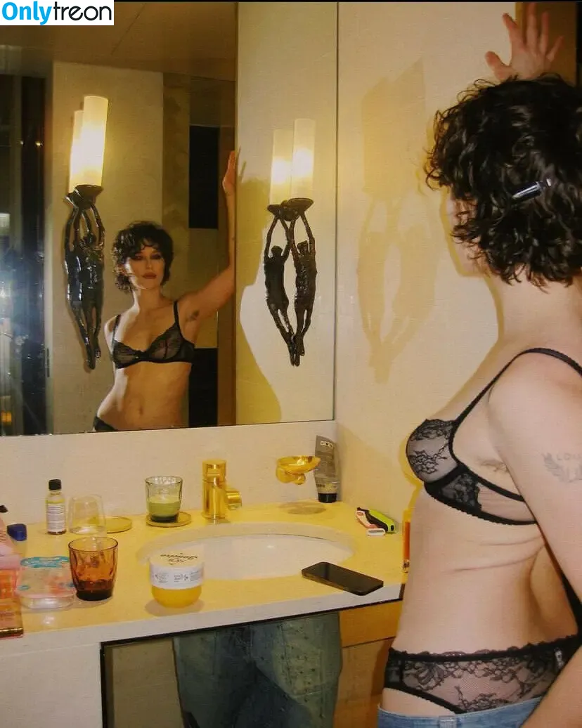 King Princess nude photo #0008 (KingPrincess69)