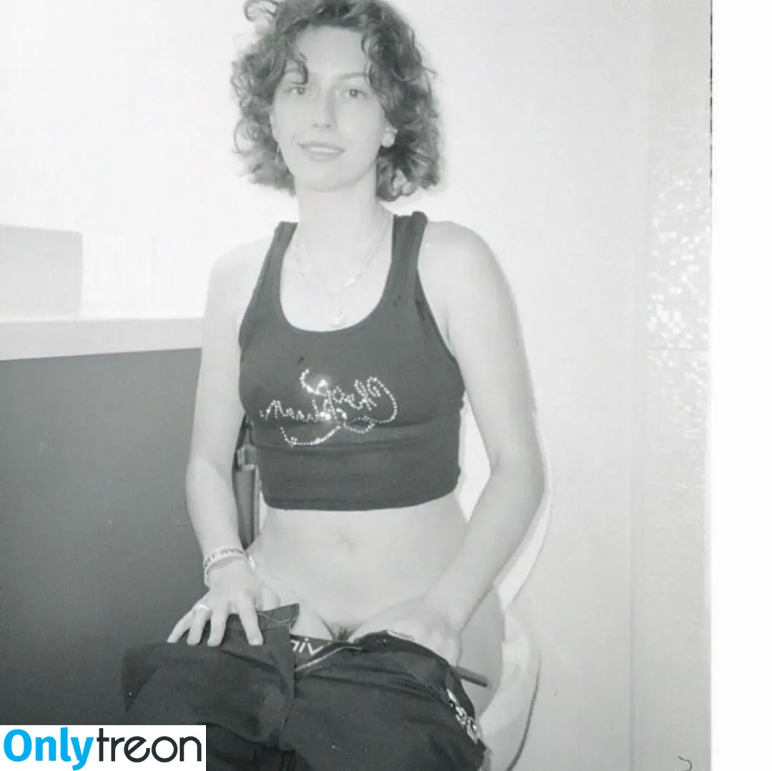 King Princess nude photo #0014 (KingPrincess69)