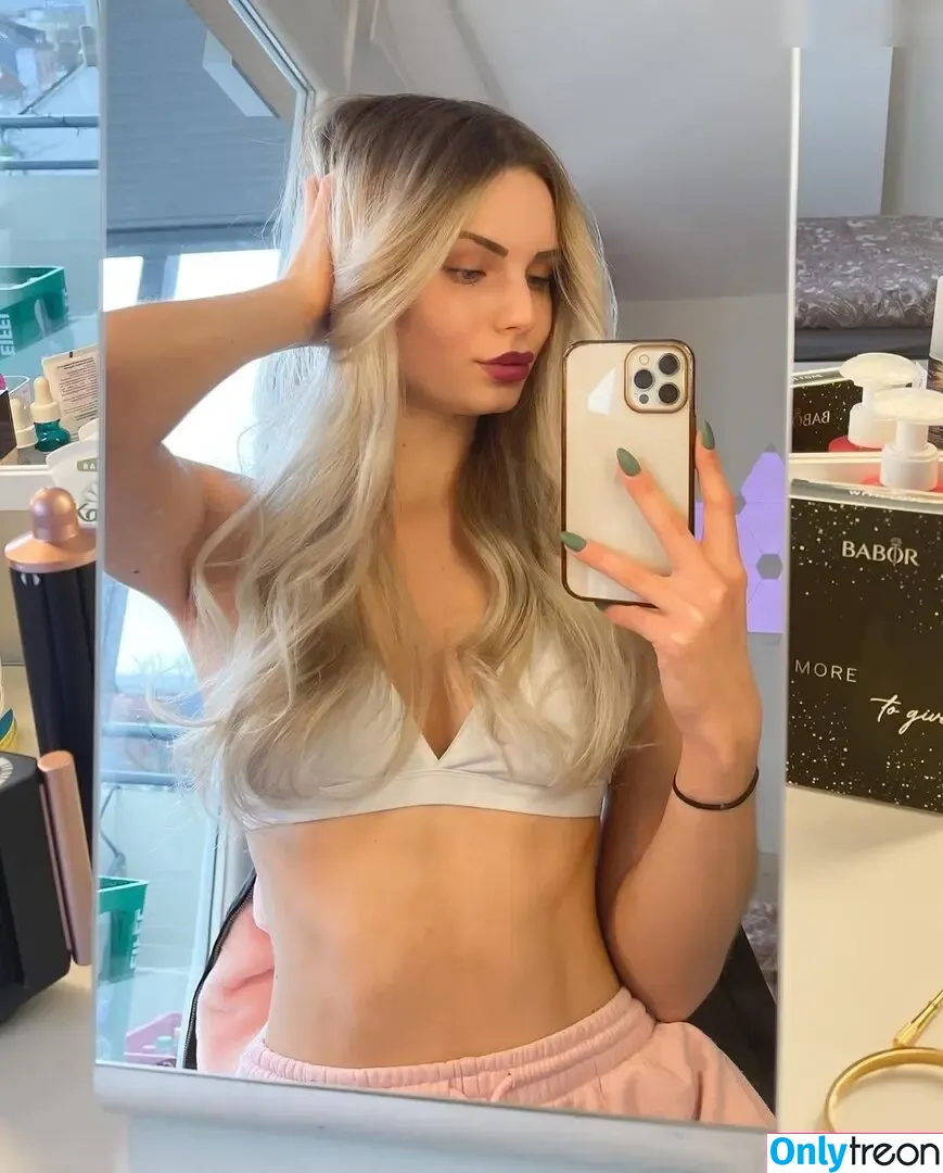 Kira Karambole nude photo #0039 (kira_karambole)