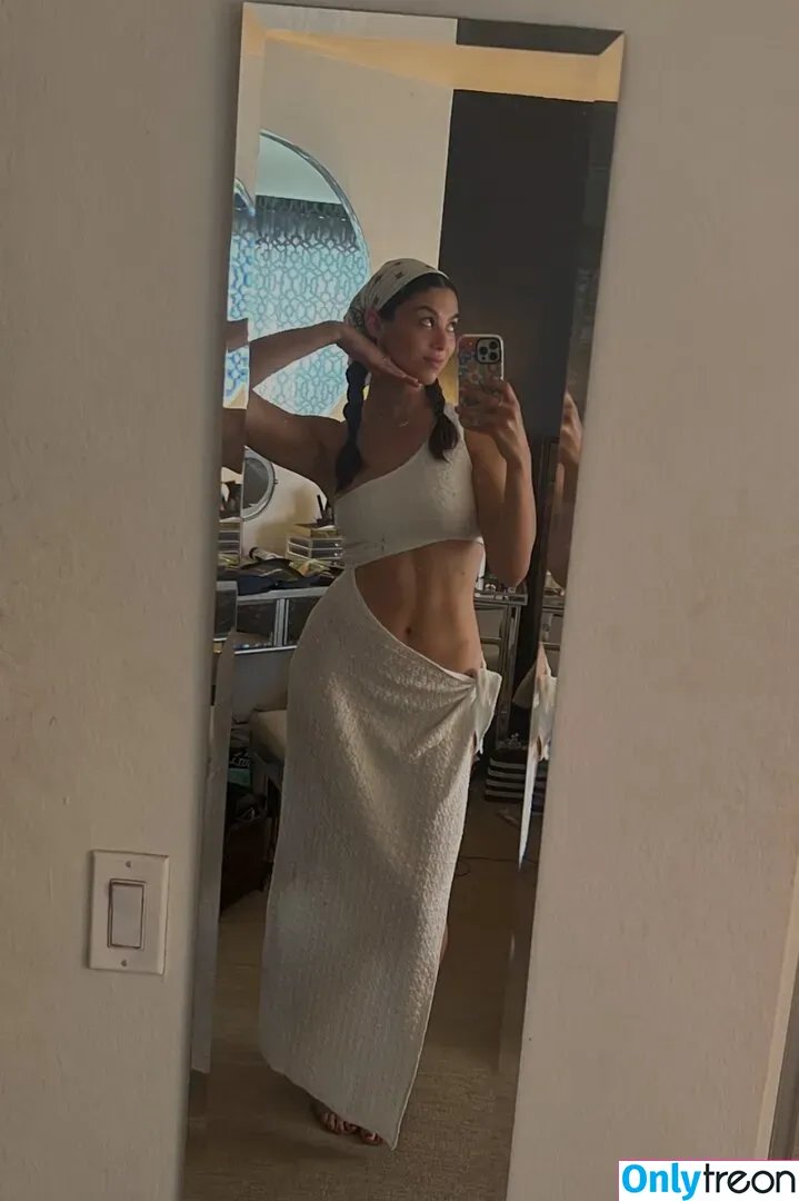 Kira Kosarin nude photo #0425 (kirakosarin)