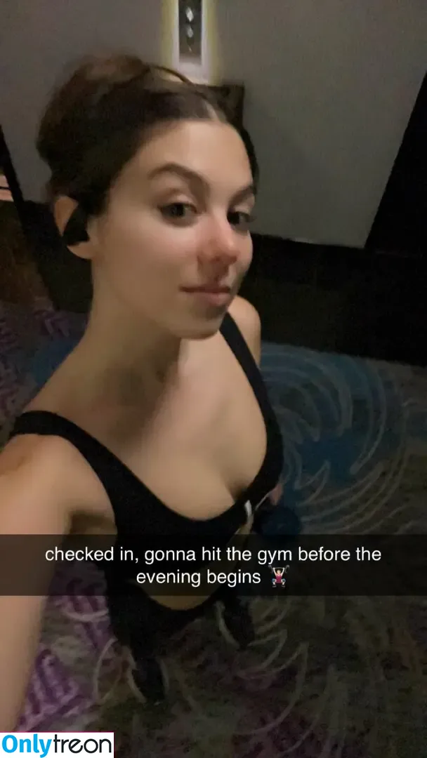 Kira Kosarin nude photo #1522 (kirakosarin)