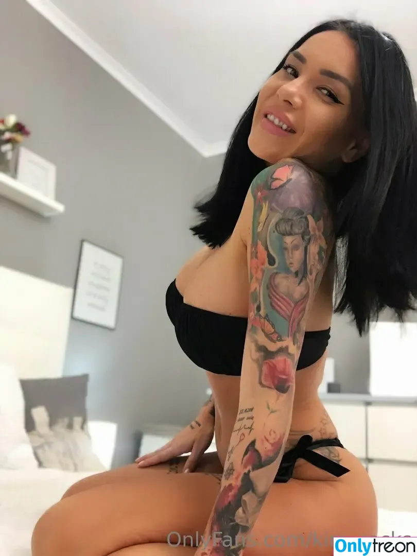 kira_rocks nude photo #0013 (kirarocksthehusky)