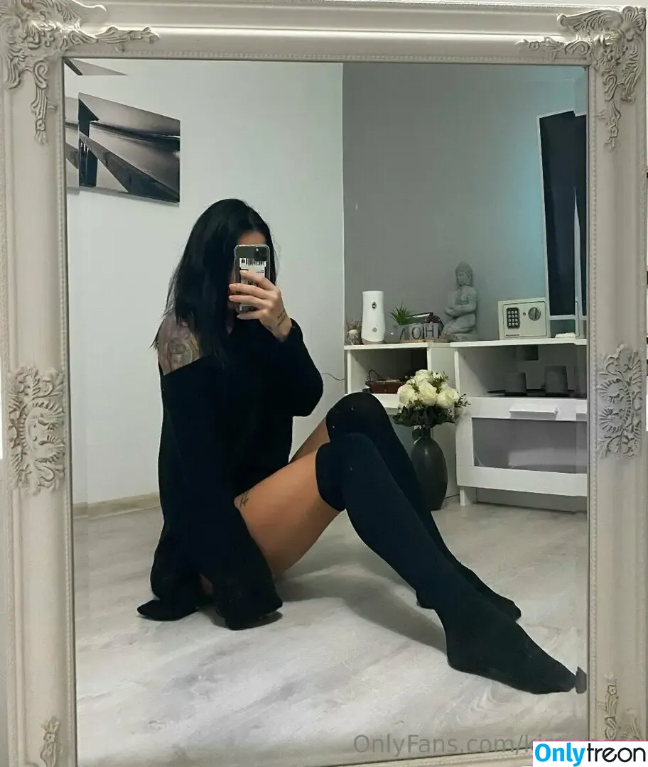 kira_rocks nude photo #0044 (kirarocksthehusky)