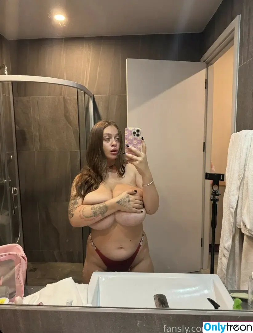 KiraClark nude photo #0311 ( / SensitiveBabe / kiraclark_)