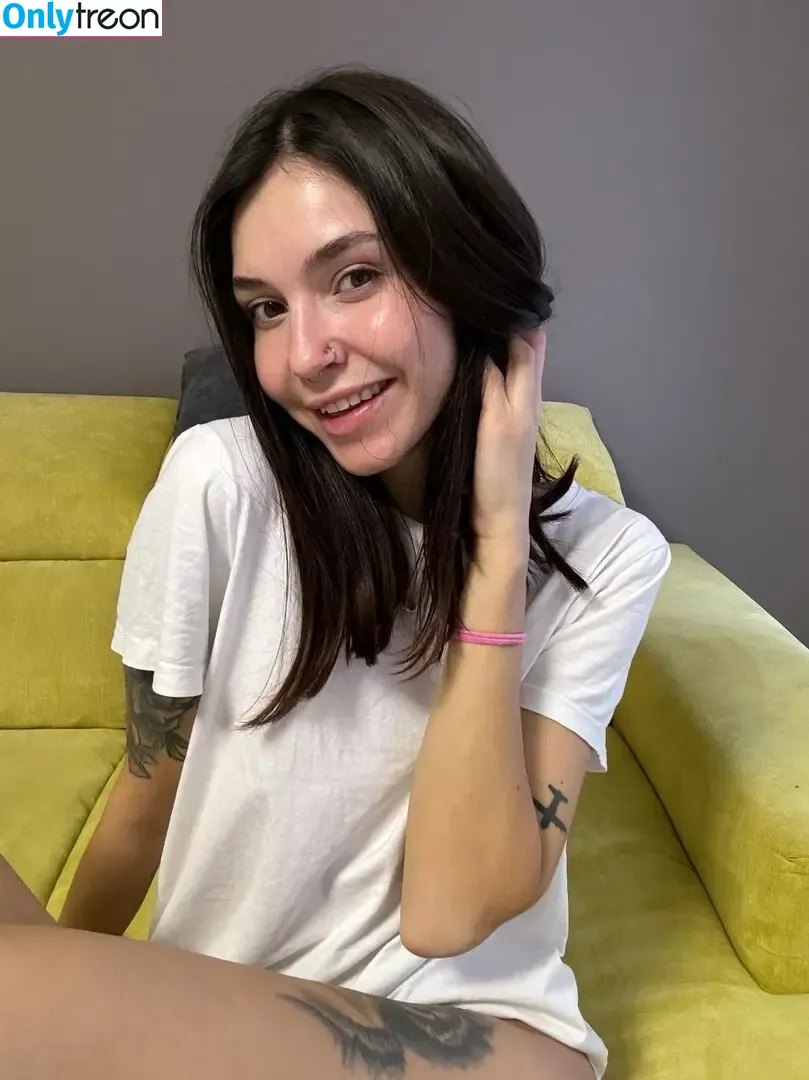 KiraFemmeFatal голая photo #0001 (lafemmededessous)