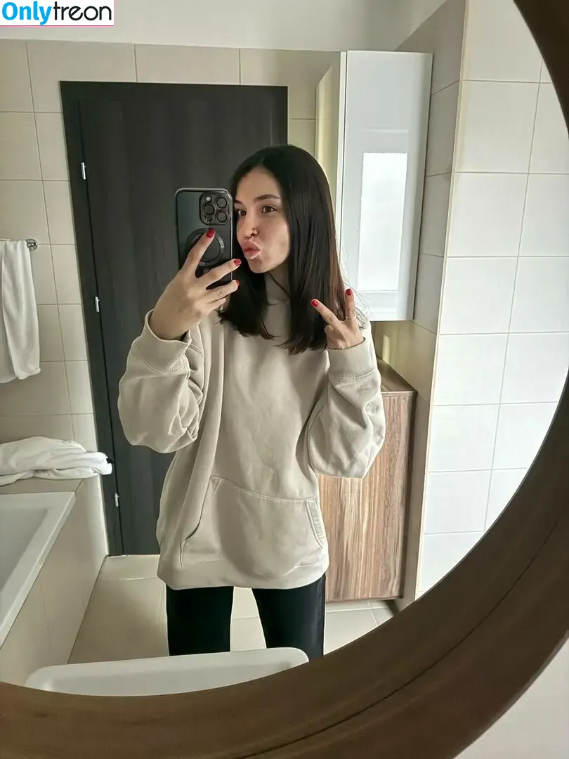 KiraFemmeFatal nude photo #0002 (lafemmededessous)