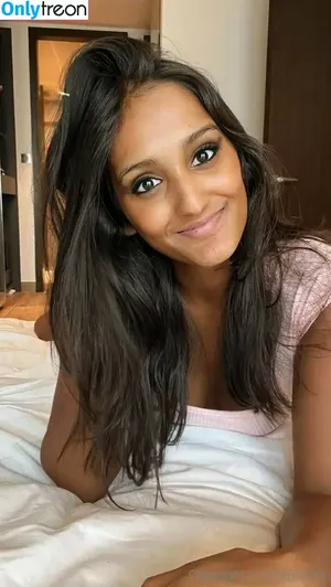 kiraforbes / kira.forbes nude photo #0002