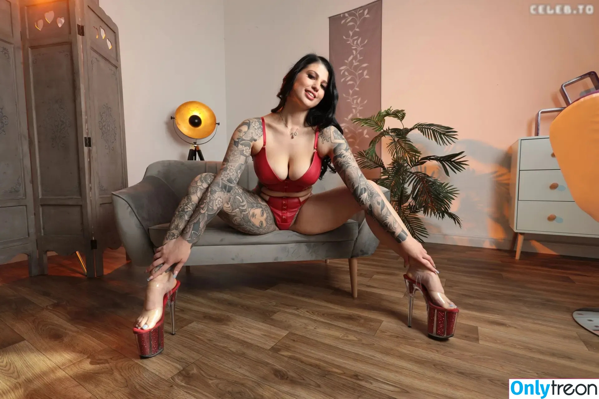 KiraKane голая photo #0006 (kirakanedotcom)