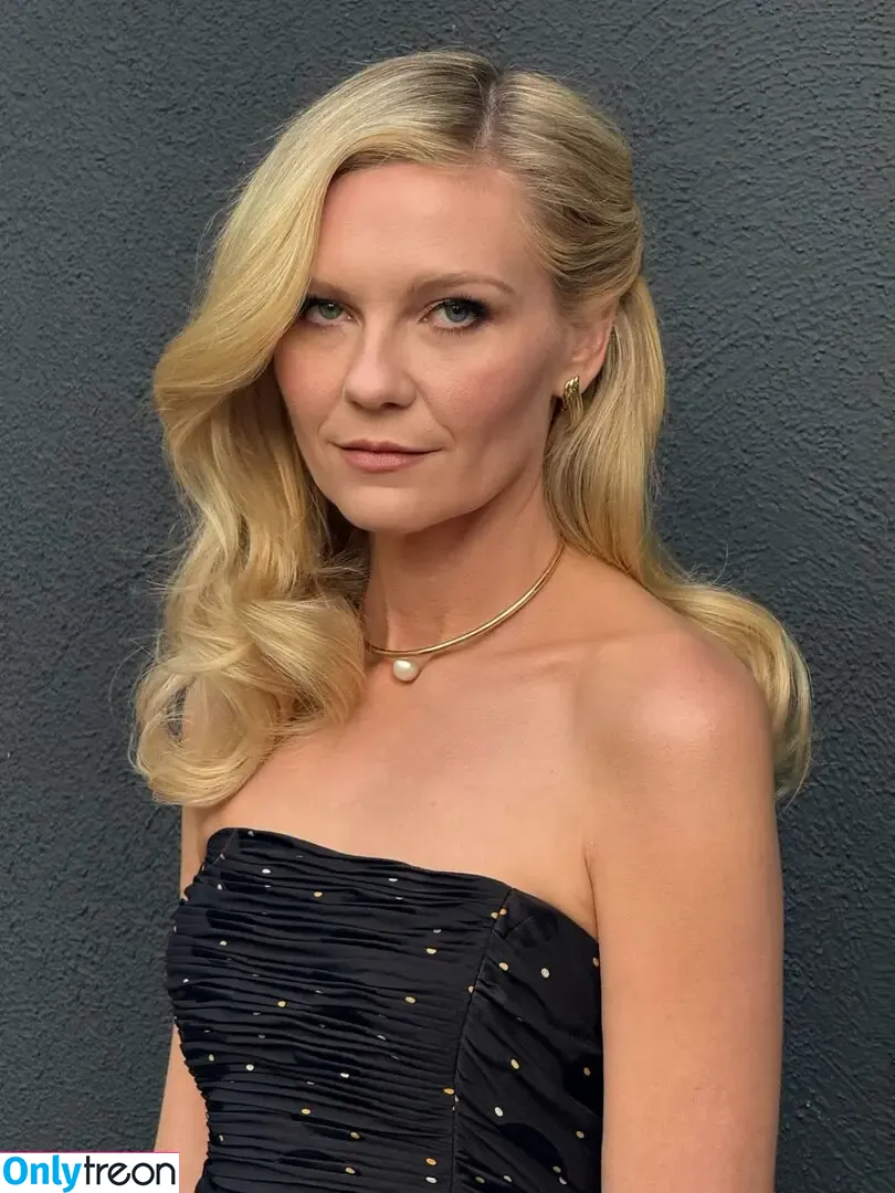 Kirsten Dunst nude photo #0648 (kirstendunst)