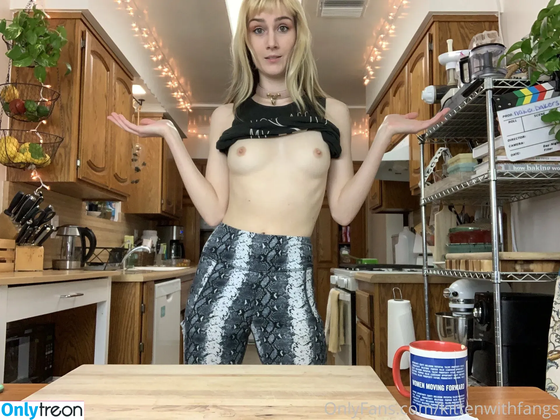 kittenwithfangsfree nude photo #0020 (kittenwithfangs)
