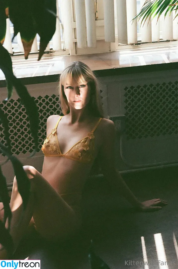 kittenwithfangsfree nude photo #0176 (kittenwithfangs)