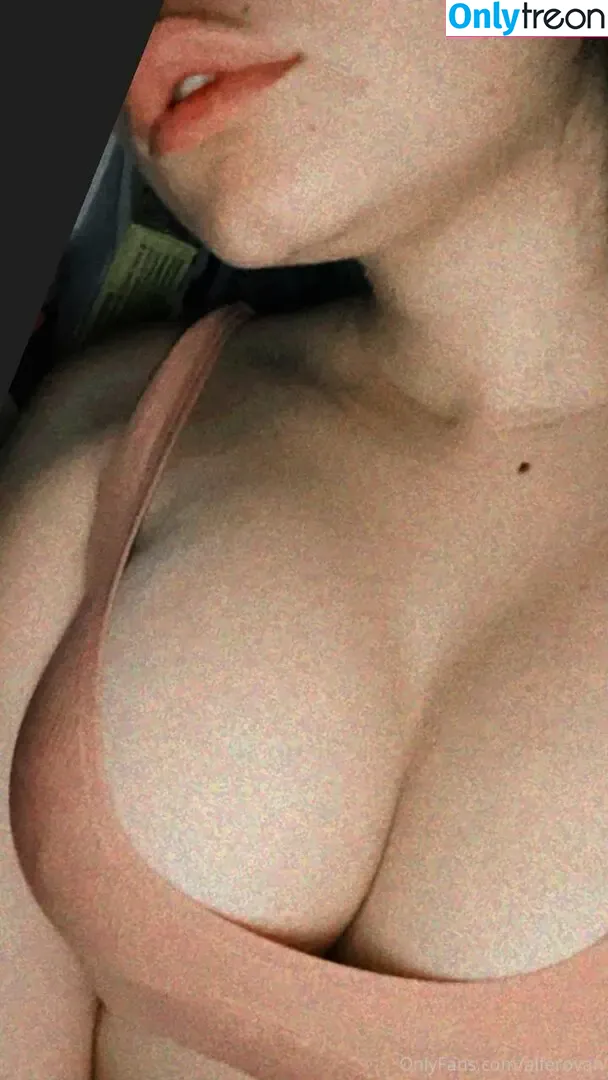Kittyhere17 nude photo #0019 (Malishka di / kitty__here17_ / kitty_here17)