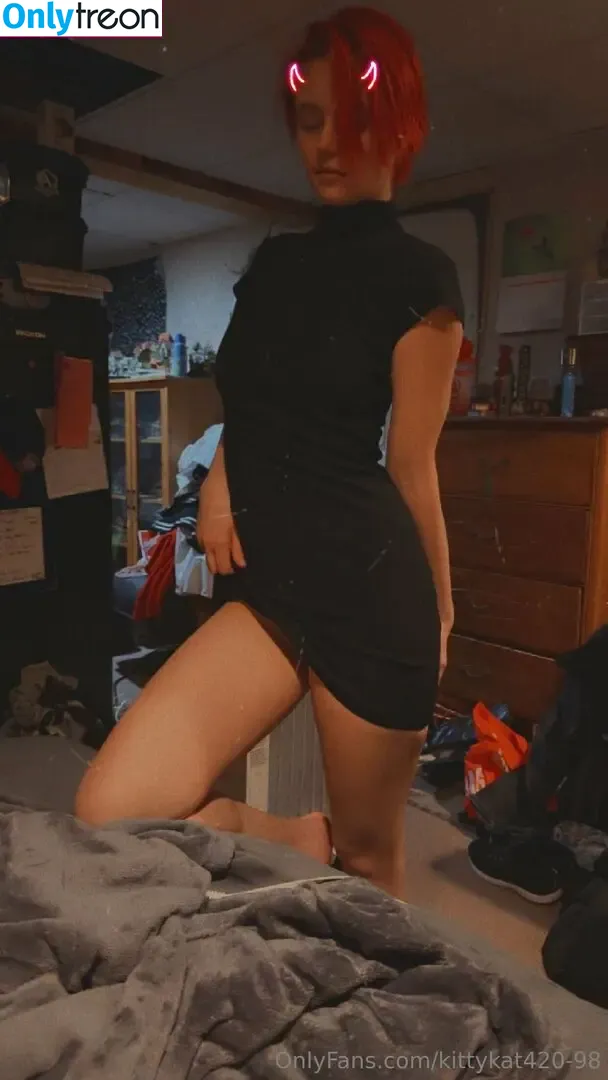 kittykat420-98 nude photo #0011 (kitty.kat.98)