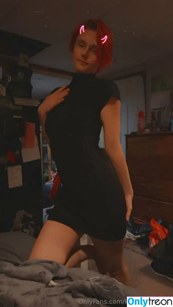 kittykat420-98 nude photo #0012 (kitty.kat.98)