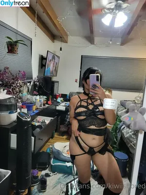 kiwiisbored / slashedbyice nude photo #0004