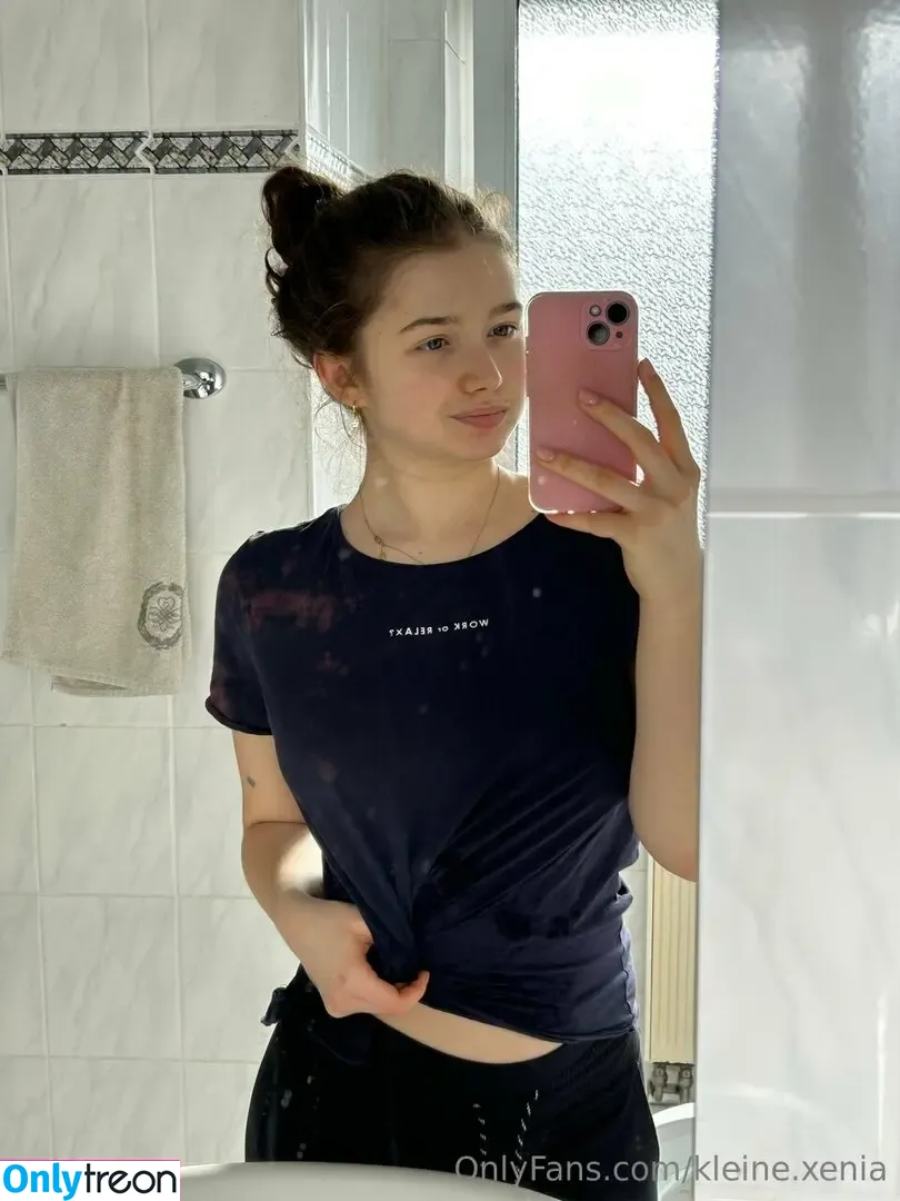 Kleines Mädchen nude photo #0019 (kleine.xenia / xeniaa_of)