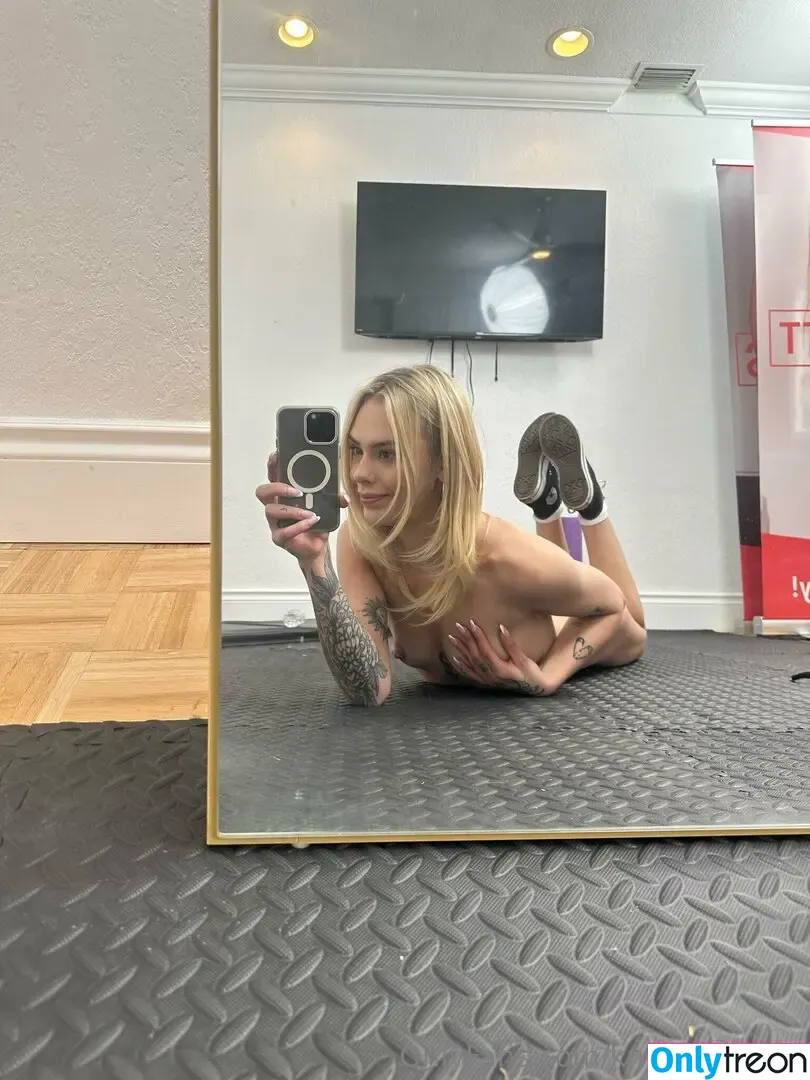 knifegrlfriend nude photo #0119 (knifegrlfriend)
