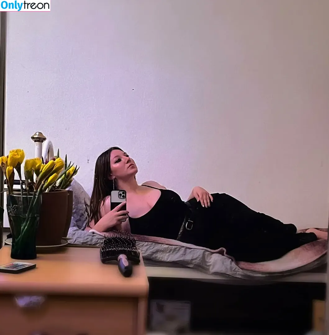 Koliska Vitru nude photo #0002 (koliskavitru / kristi_ti_ti)