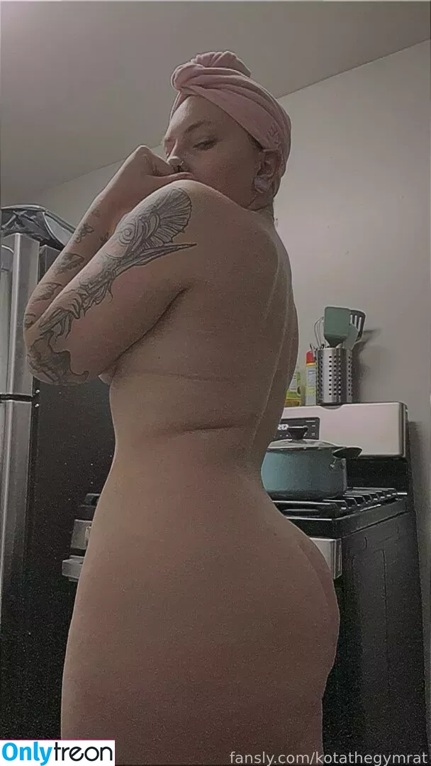 kotathegymrat nude photo #0021 (kotathegymrat)