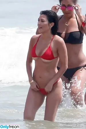 Kourtney Kardashian / kourtney_kardashian / kourtneykardash nude photo #1148
