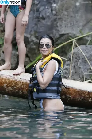 Kourtney Kardashian / kourtney_kardashian / kourtneykardash nude photo #1269
