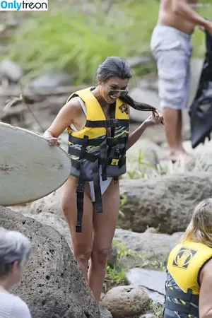 Kourtney Kardashian / kourtney_kardashian / kourtneykardash nude photo #1271