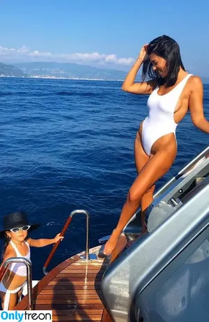 Kourtney Kardashian / kourtney_kardashian / kourtneykardash nude photo #1320