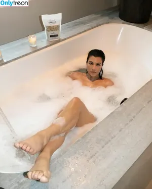 Kourtney Kardashian / kourtney_kardashian / kourtneykardash nude photo #1334