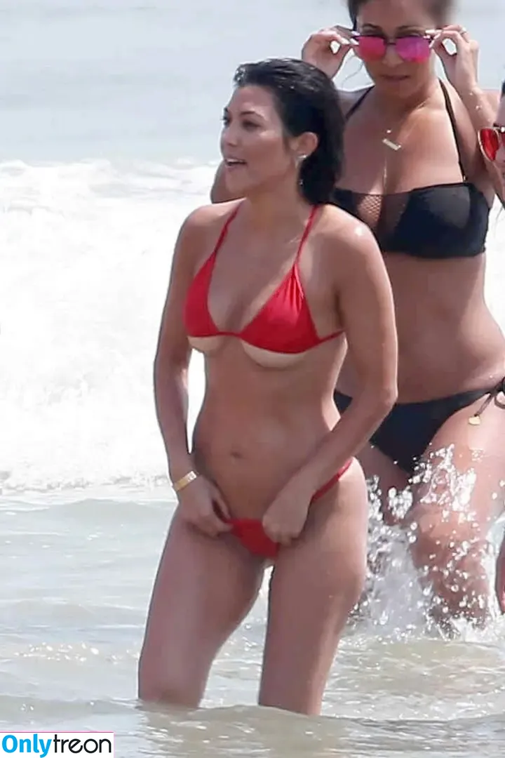Kourtney Kardashian nude photo #1148 (kourtney_kardashian / kourtneykardash)