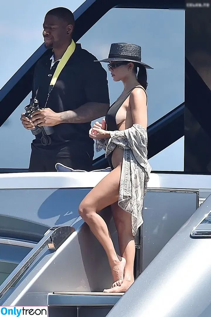 Kourtney Kardashian nude photo #1340 (kourtney_kardashian / kourtneykardash)