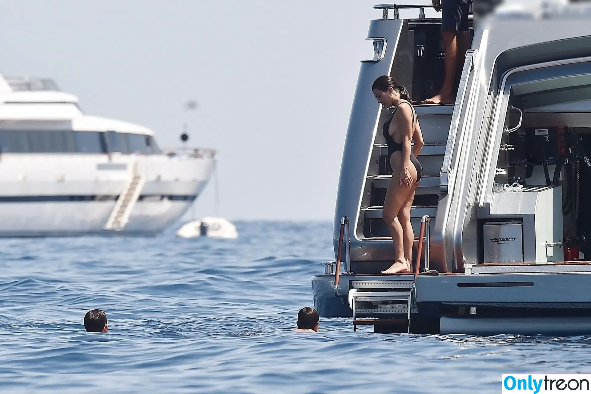 Kourtney Kardashian nude photo #1342 (kourtney_kardashian / kourtneykardash)