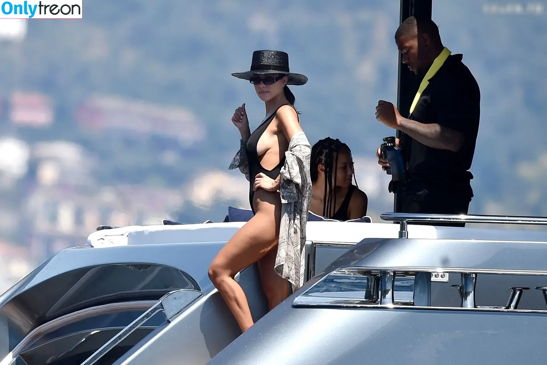Kourtney Kardashian nude photo #1343 (kourtney_kardashian / kourtneykardash)