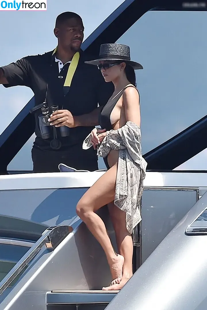 Kourtney Kardashian nude photo #1348 (kourtney_kardashian / kourtneykardash)