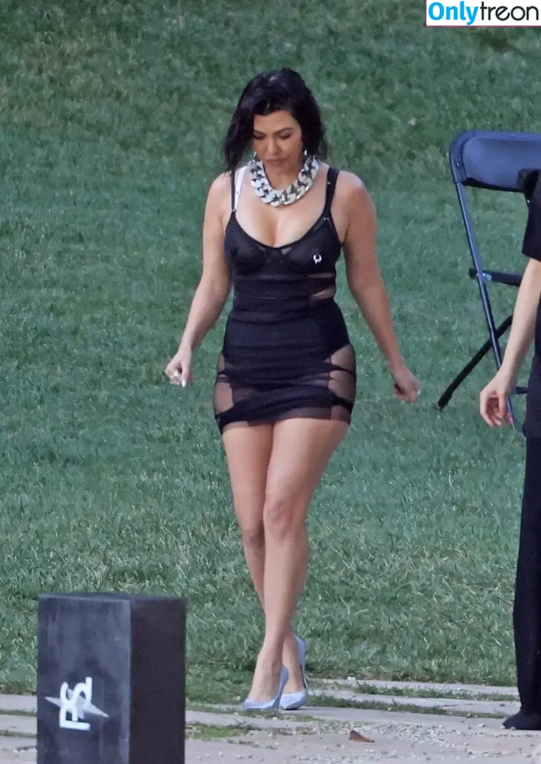 Kourtney Kardashian nude photo #1366 (kourtney_kardashian / kourtneykardash)
