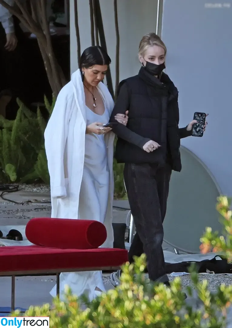 Kourtney Kardashian nude photo #1367 (kourtney_kardashian / kourtneykardash)