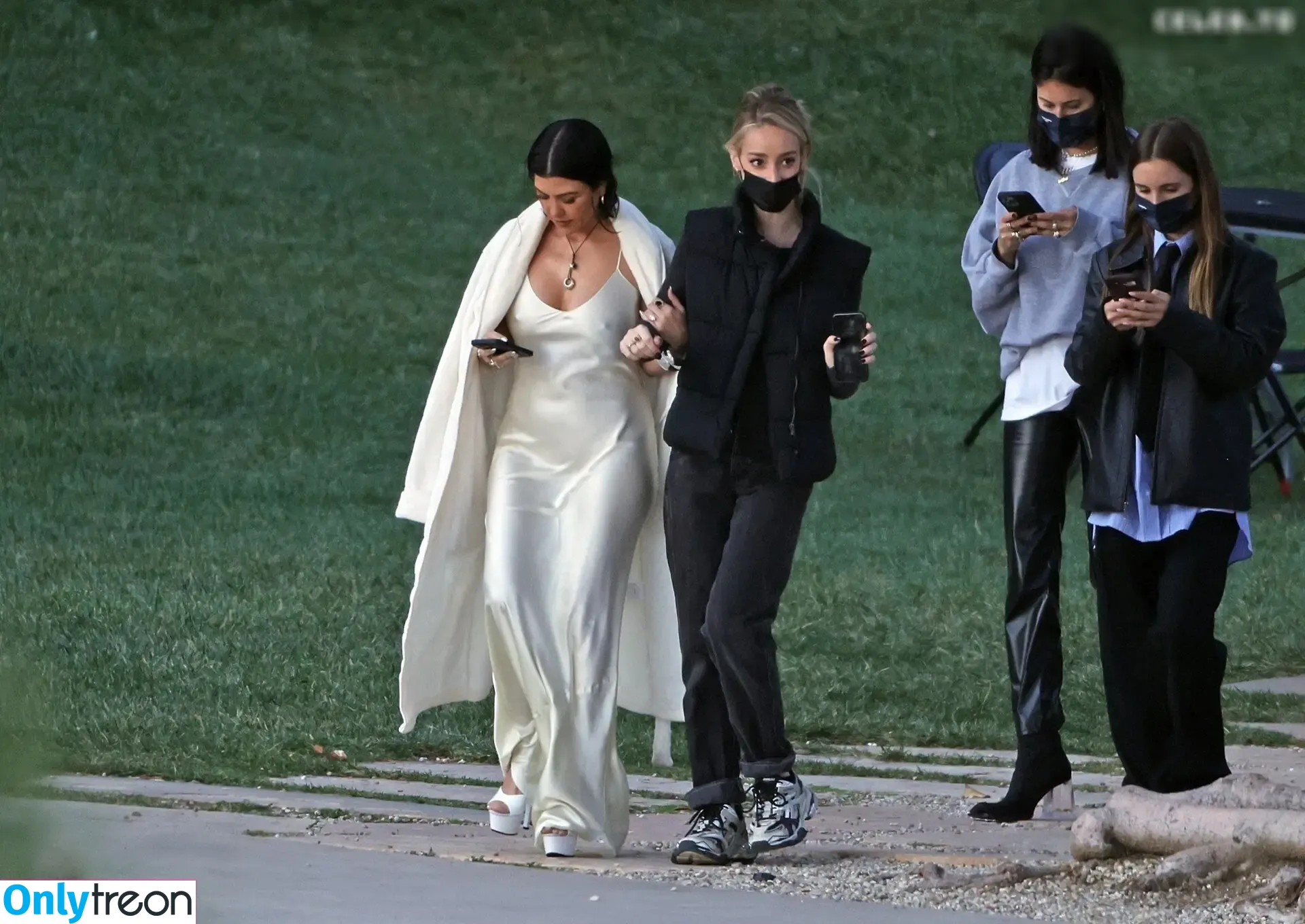 Kourtney Kardashian nude photo #1373 (kourtney_kardashian / kourtneykardash)