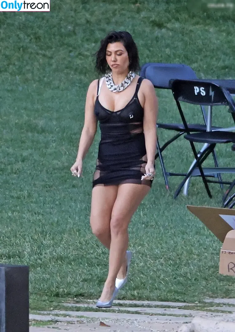 Kourtney Kardashian nude photo #1374 (kourtney_kardashian / kourtneykardash)