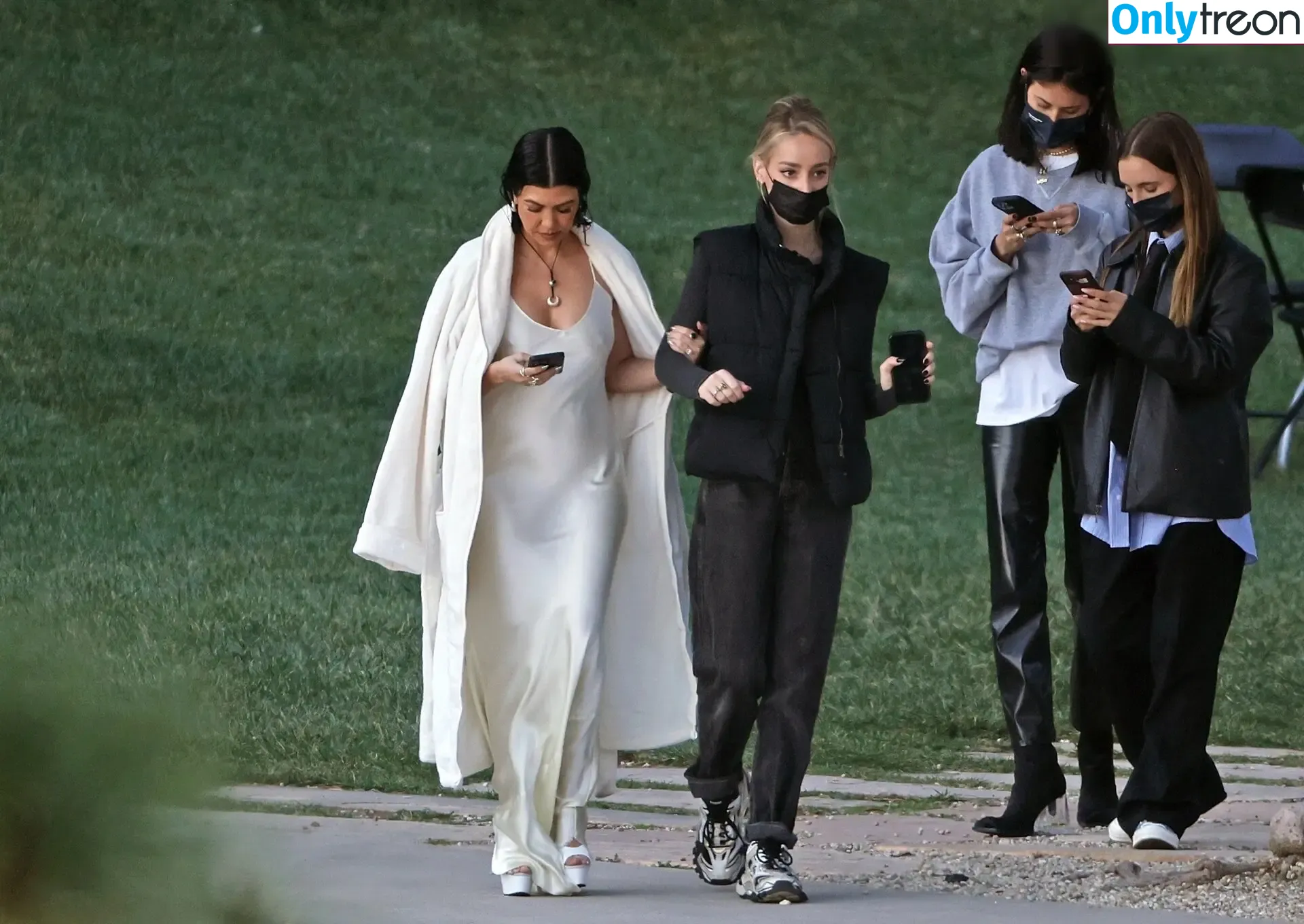 Kourtney Kardashian nude photo #1387 (kourtney_kardashian / kourtneykardash)