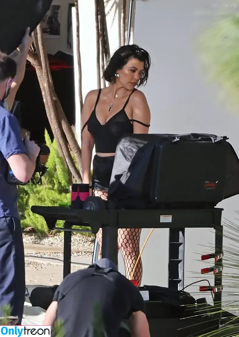 Kourtney Kardashian nude photo #1389 (kourtney_kardashian / kourtneykardash)
