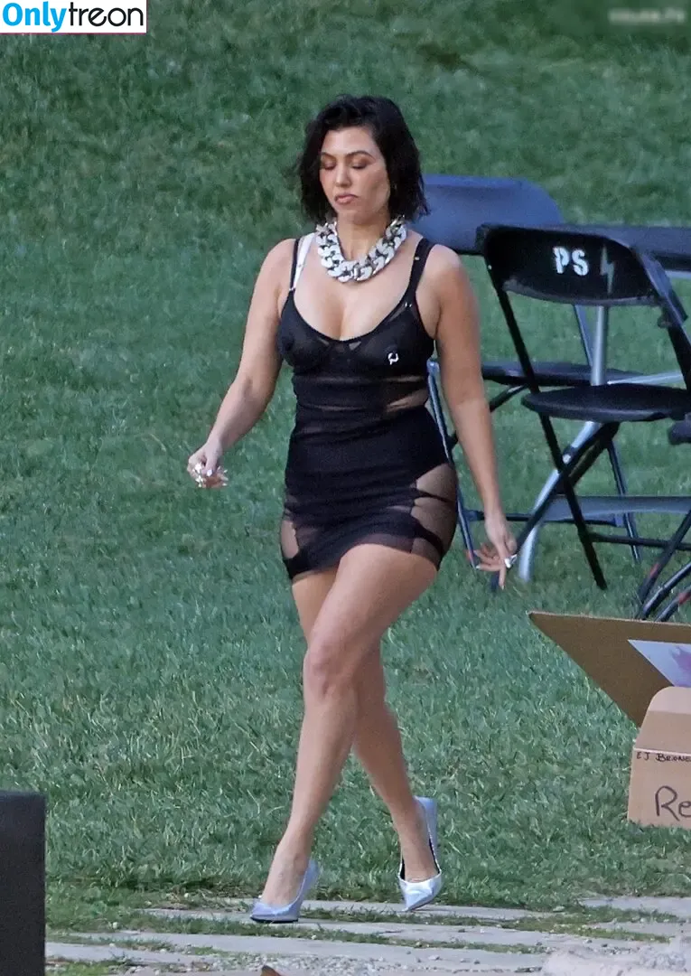 Kourtney Kardashian nude photo #1390 (kourtney_kardashian / kourtneykardash)