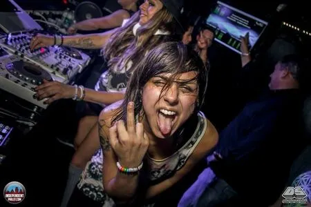 Krewella / Yasmine Yousaf & Jahan Yousaf / krewellajahan фото голая #0093